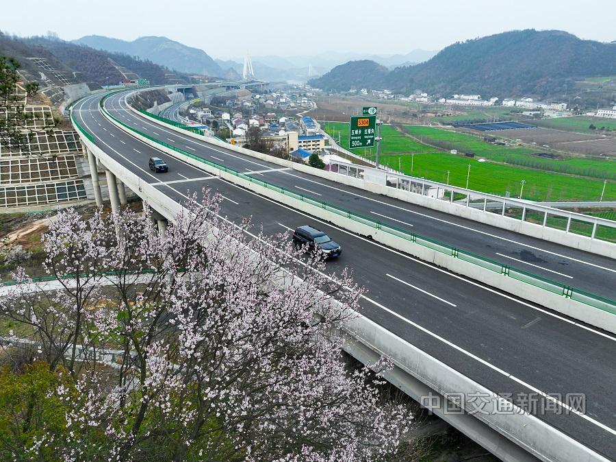 湖北十巫北高速建成通車