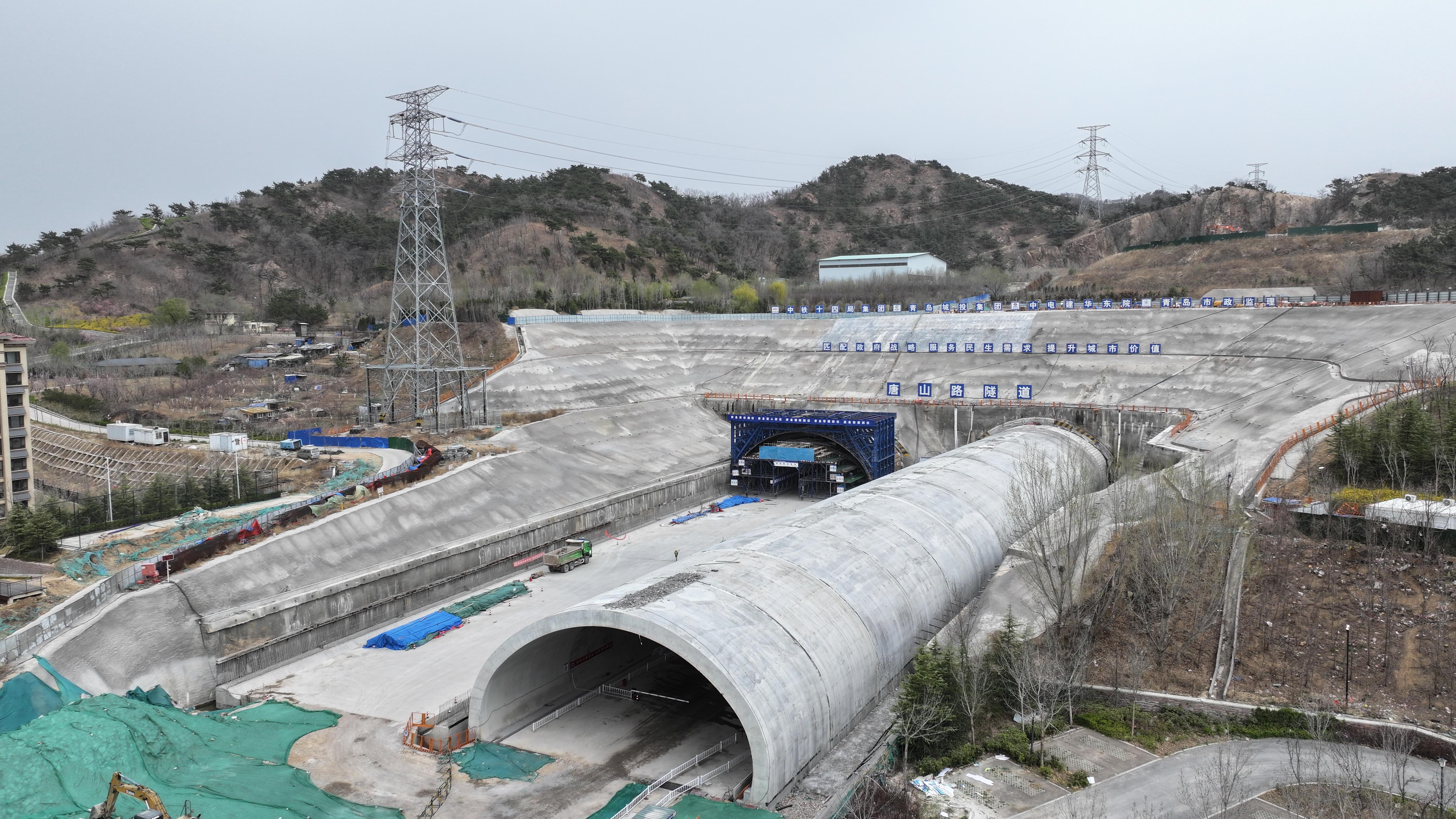 青島唐山路隧道航拍圖.jpg